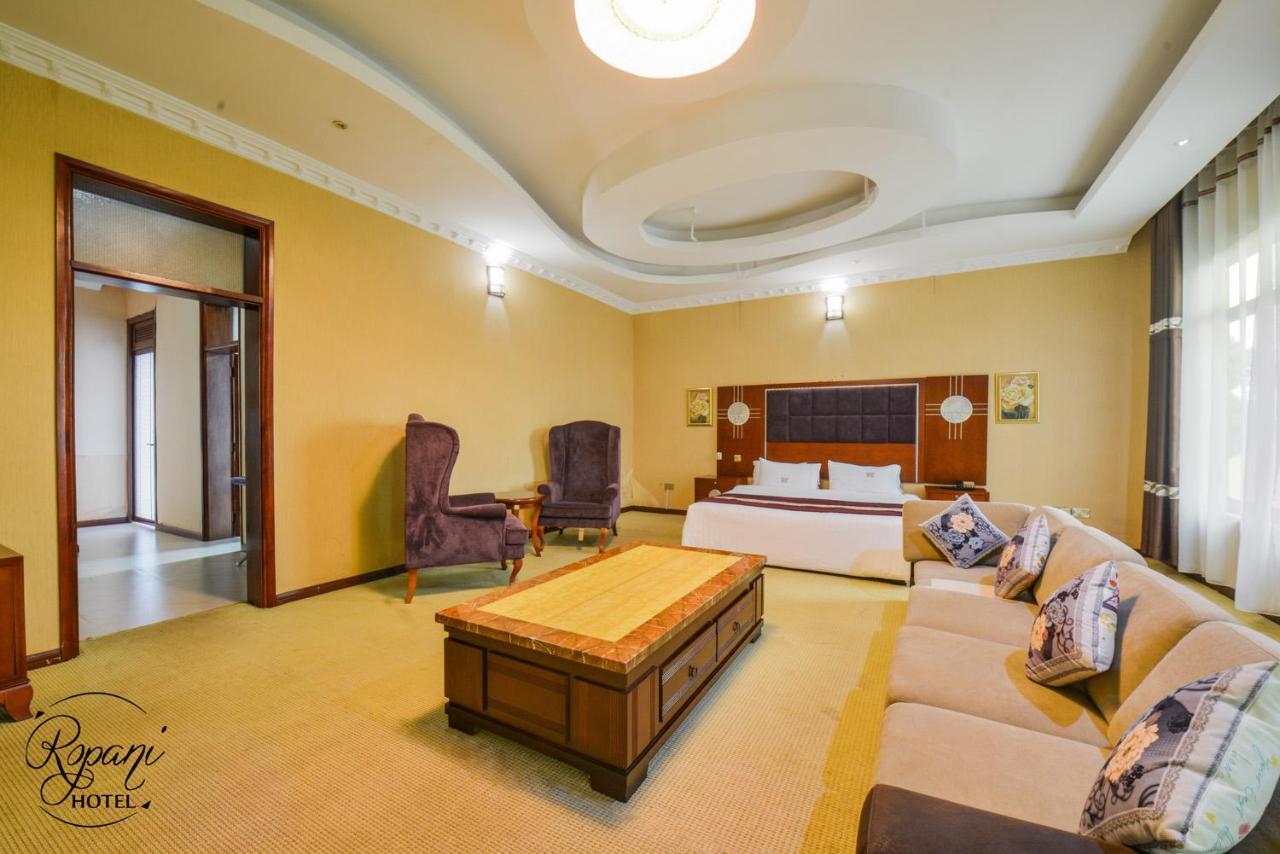 Ropani Hotel Kitende Exteriör bild