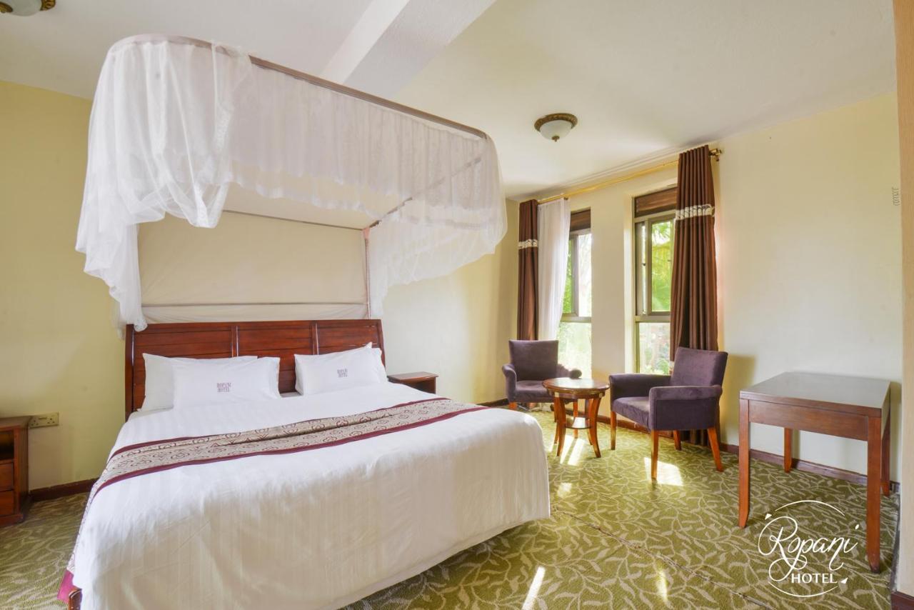 Ropani Hotel Kitende Exteriör bild